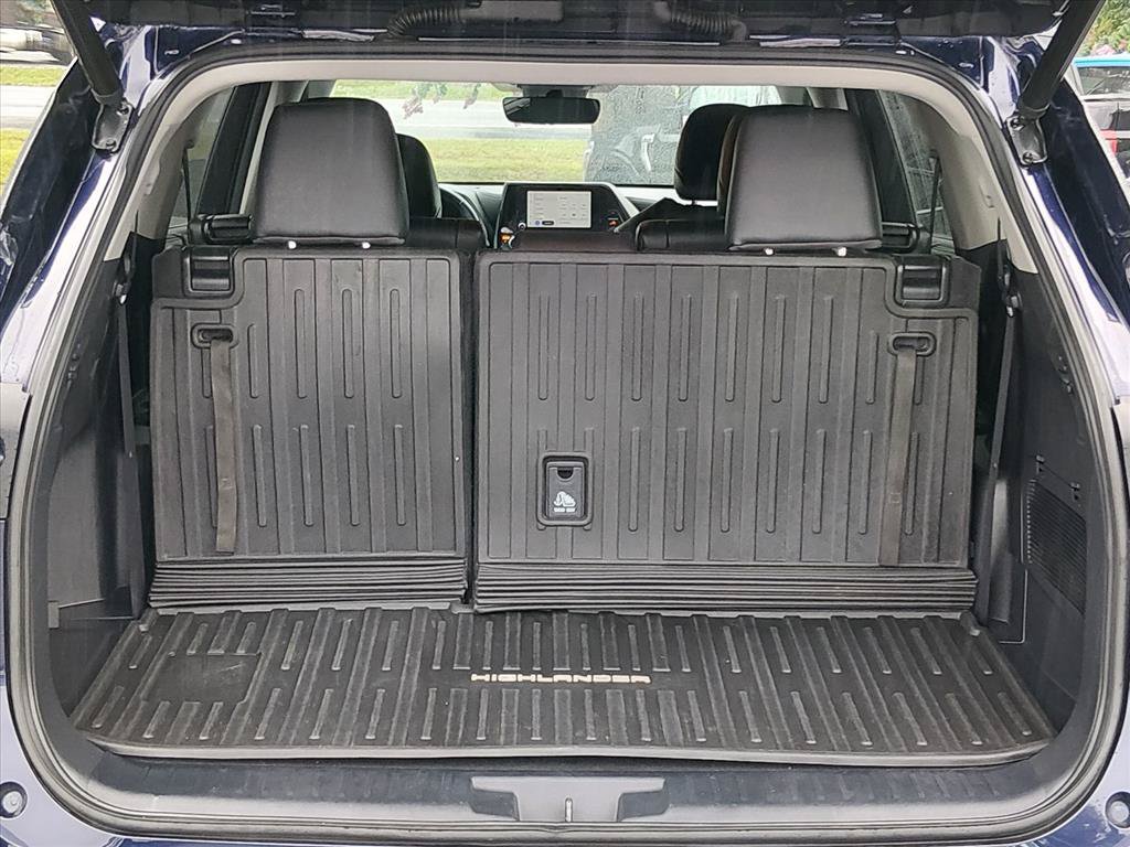 Used 2023 Toyota Highlander XLE FWD image 16
