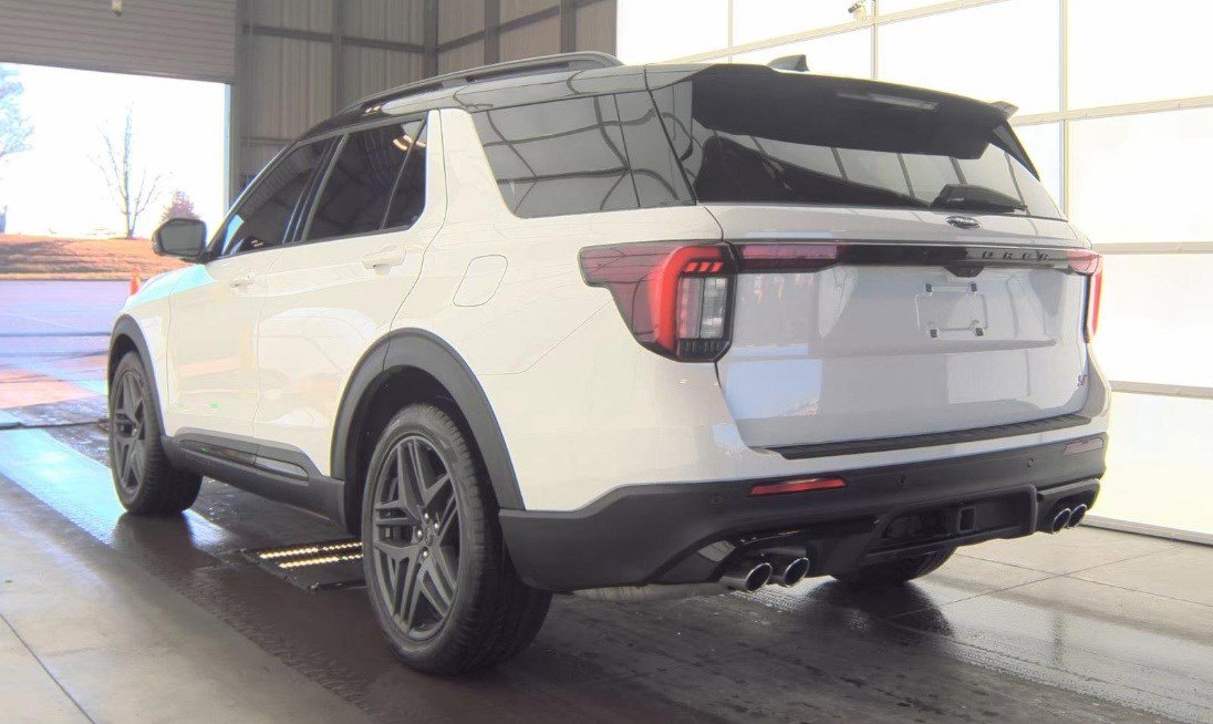 Certified 2025 Ford Explorer ST image 10