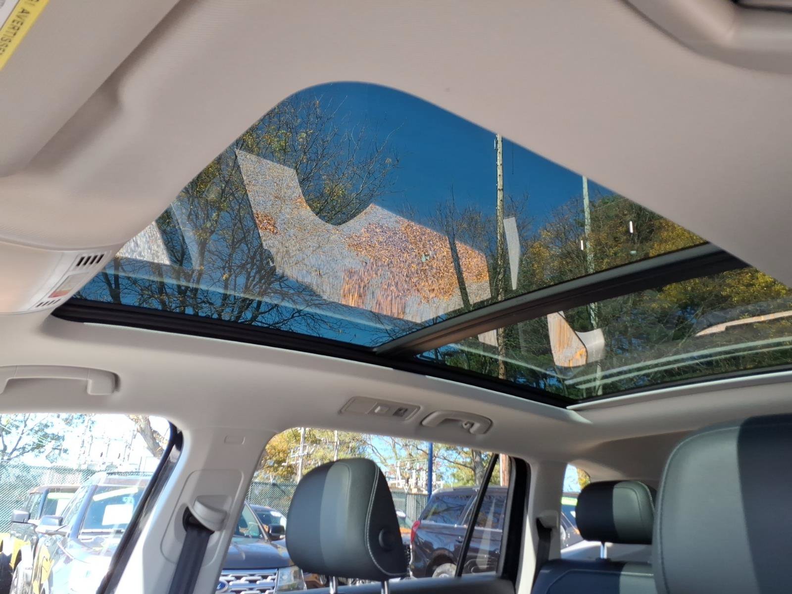 Used 2022 Volkswagen Tiguan SE AWD/4WD image 8