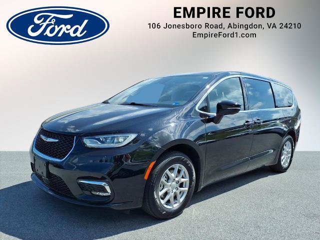 Used 2025 Chrysler Pacifica Select