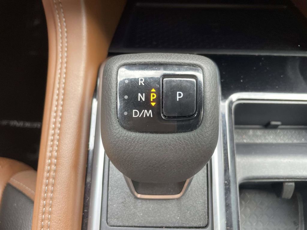 Used 2024 Nissan Pathfinder Platinum w/ Cargo Package AWD/4WD image 17