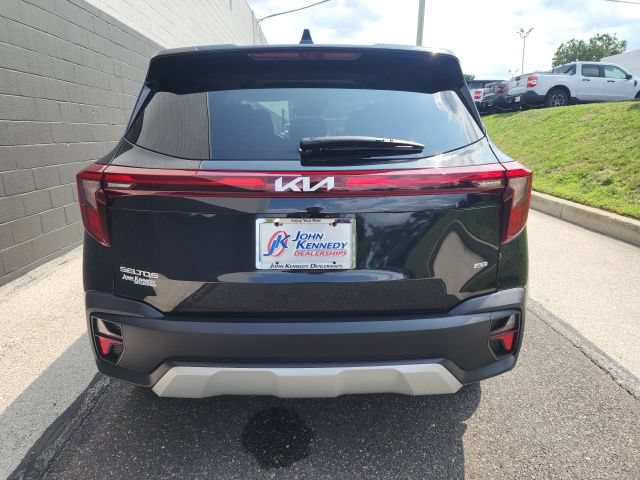Used 2024 Kia Seltos LX AWD/4WD image 5