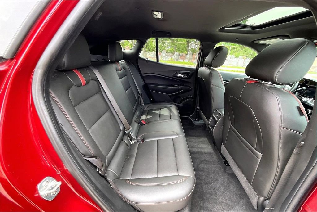 Used 2025 Chevrolet Trax RS w/ Sunroof Package FWD image 26