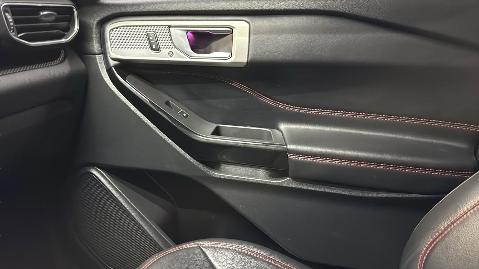 Certified 2023 Ford Explorer ST-Line w/ Class IV Trailer Tow Package image 24