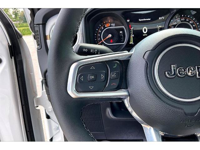 Used 2025 Jeep Wrangler Unlimited Sahara AWD/4WD image 10