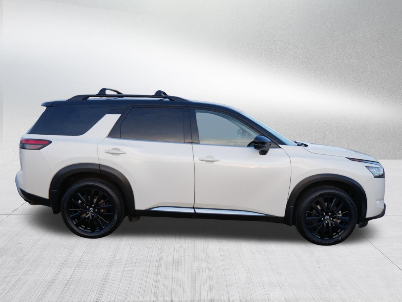 Used 2023 Nissan Pathfinder Platinum image 6
