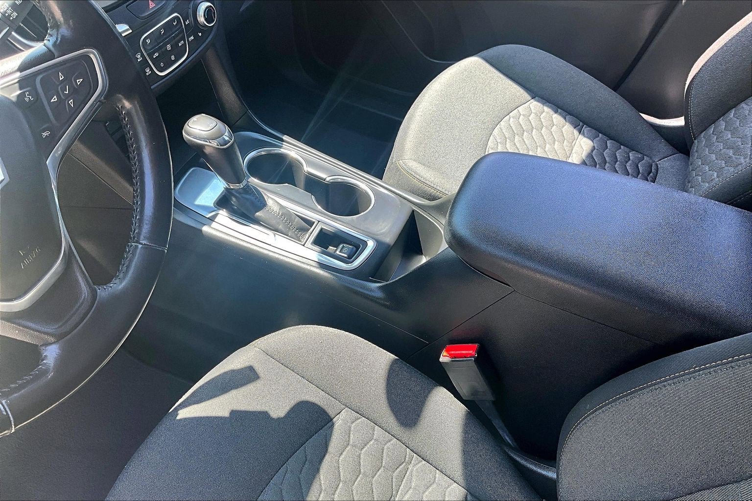 Used 2019 Chevrolet Equinox LT FWD image 14