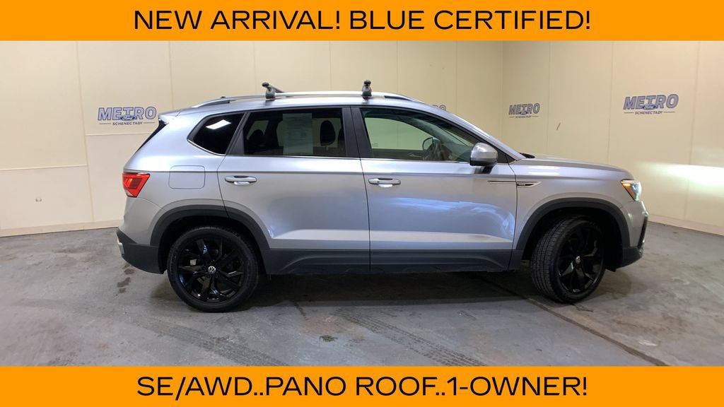 Used 2022 Volkswagen Taos SE w/ Panoramic Sunroof Package FWD image 2