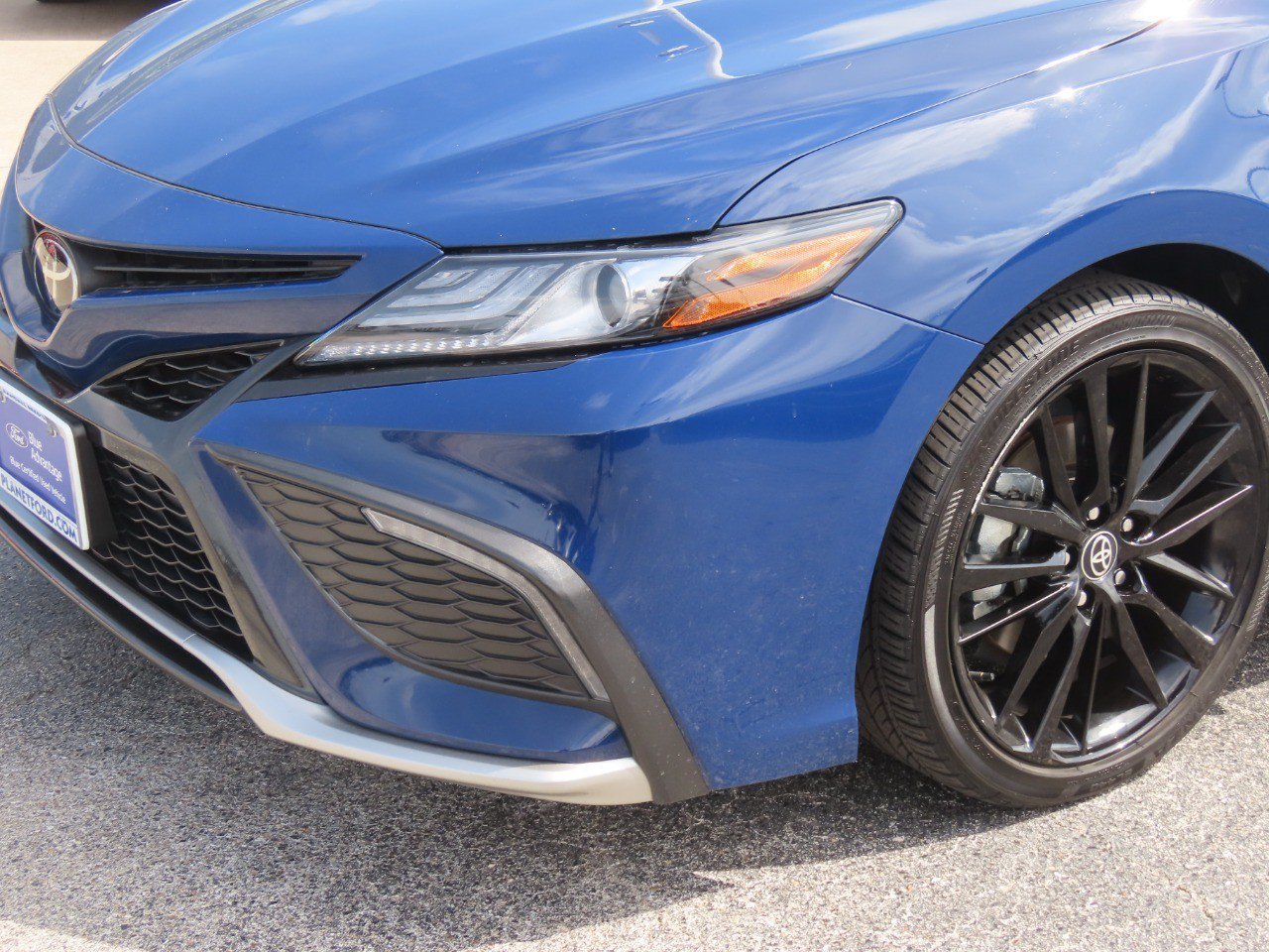 Used 2024 Toyota Camry XSE FWD image 3