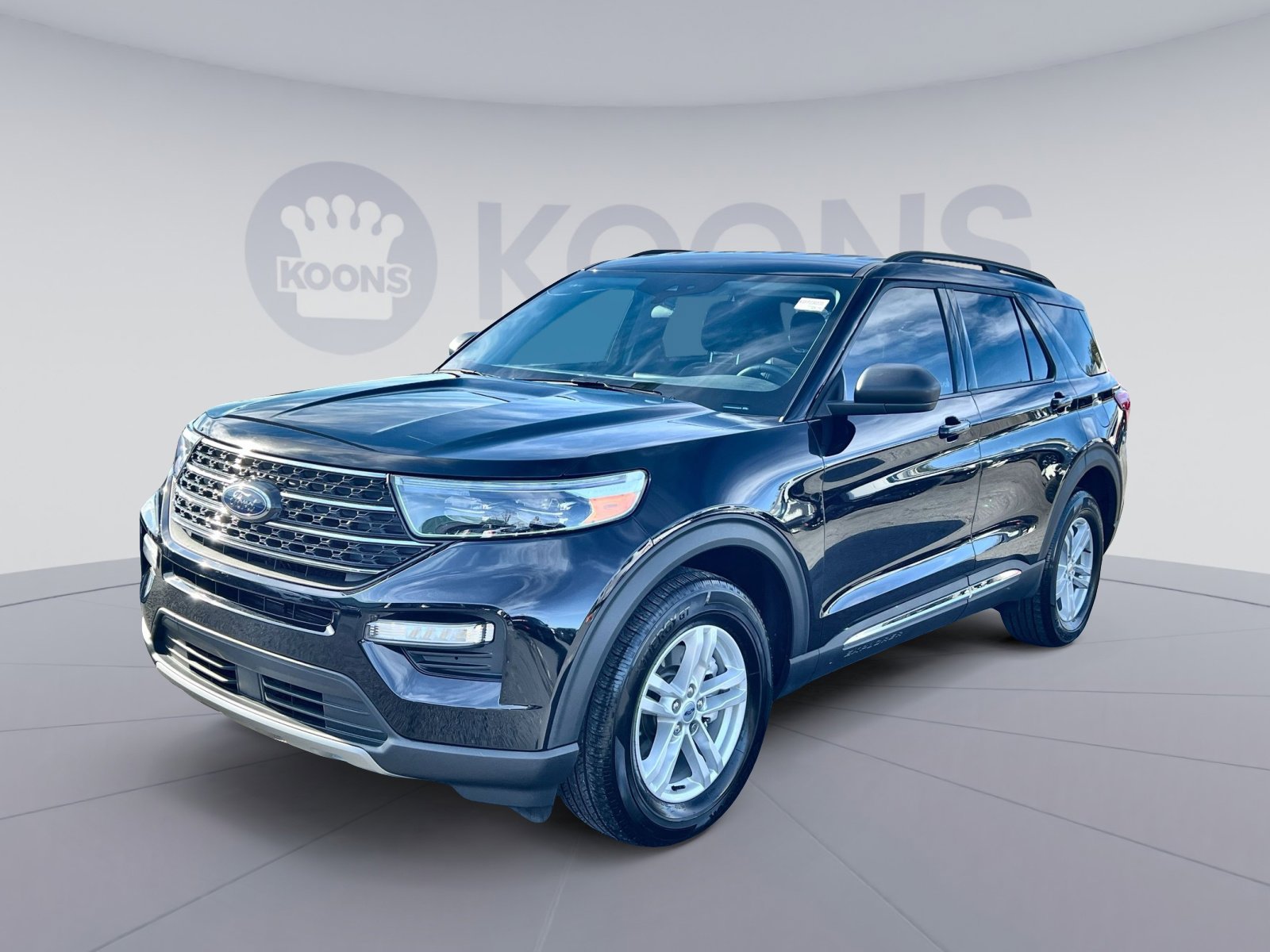 Certified 2023 Ford Explorer XLT w/ Equipment Group 202A image 1