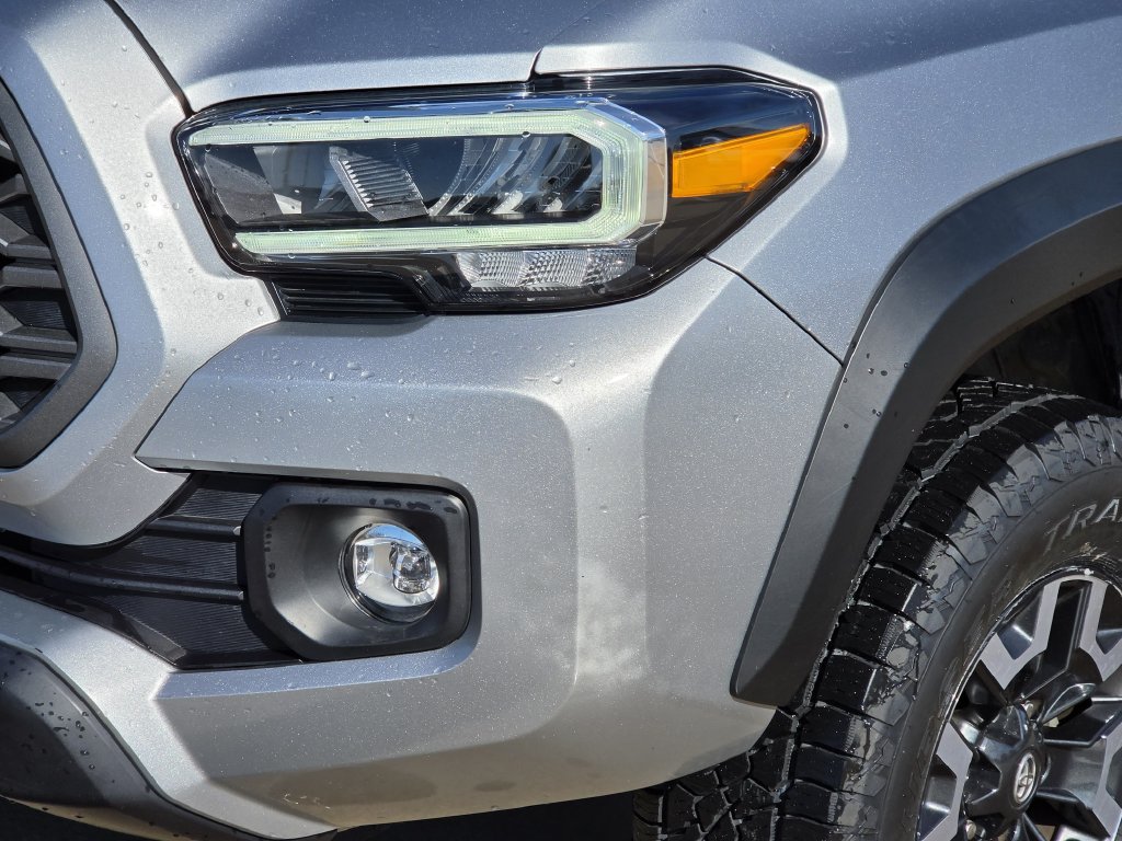 Used 2023 Toyota Tacoma TRD Off-Road w/ Technology Package AWD/4WD image 8