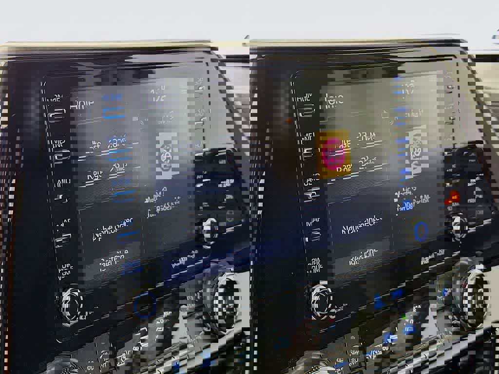 Used 2020 Toyota Highlander XLE image 17