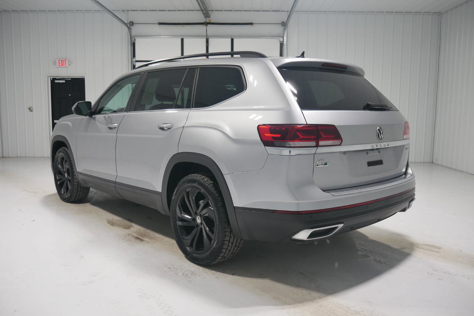 Used 2023 Volkswagen Atlas SE image 3