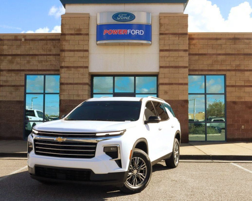 Used 2024 Chevrolet Traverse LT AWD/4WD image 2