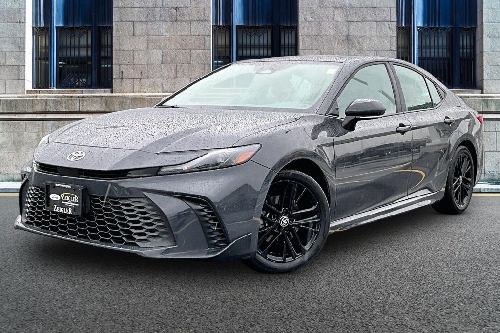 Used 2025 Toyota Camry SE FWD image 2