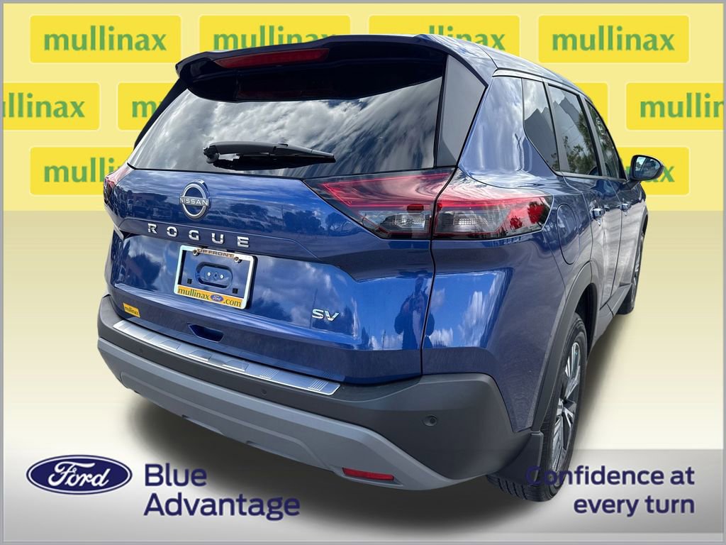 Used 2023 Nissan Rogue SV image 3