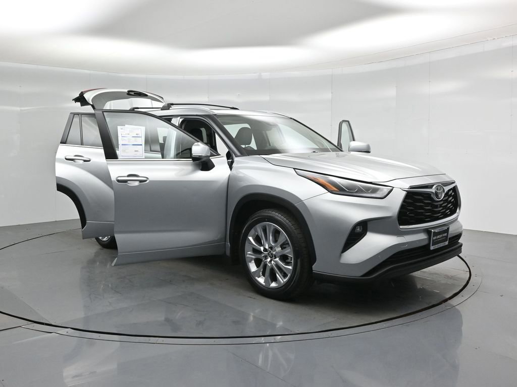 Used 2022 Toyota Highlander Limited image 56
