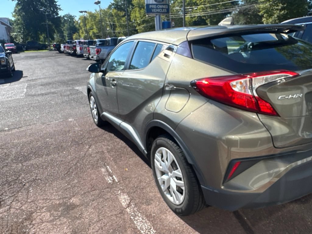 Used 2021 Toyota C-HR LE FWD image 4