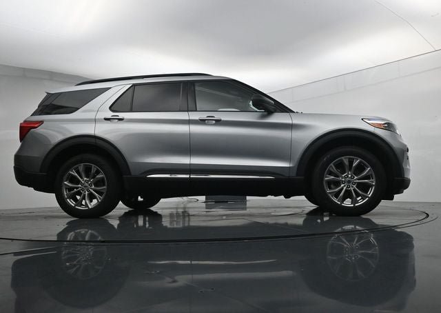 Certified 2022 Ford Explorer XLT w/ Equipment Group 202A AWD/4WD image 39