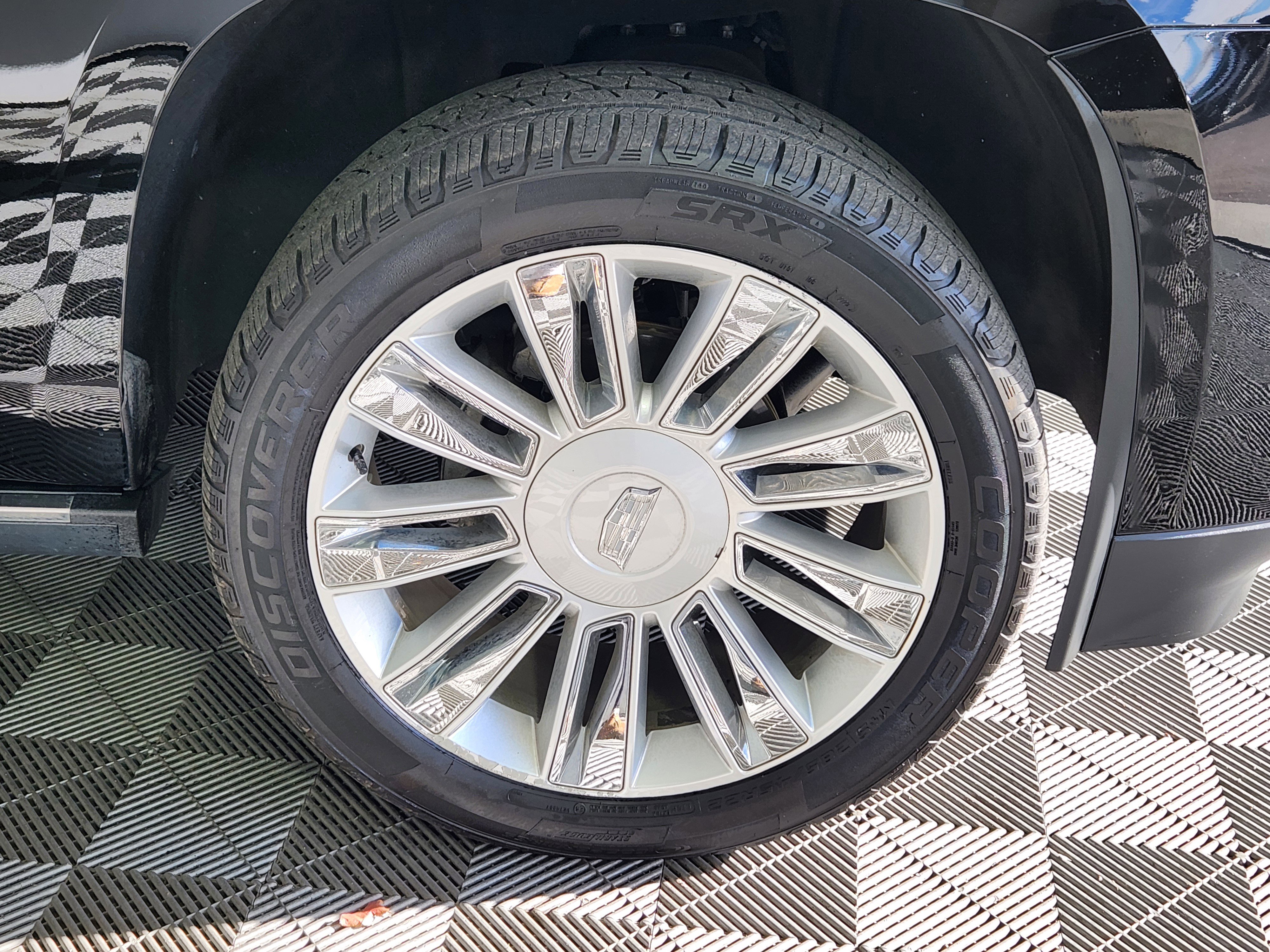 Used 2017 Cadillac Escalade Platinum image 9