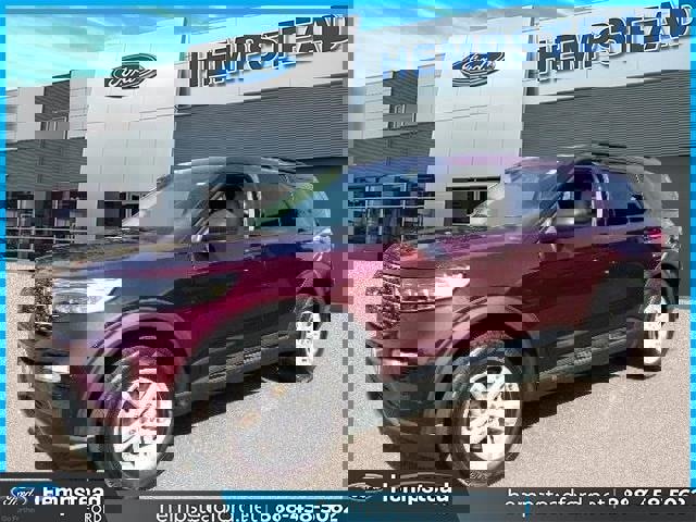 Certified 2022 Ford Explorer XLT w/ Equipment Group 202A image 4