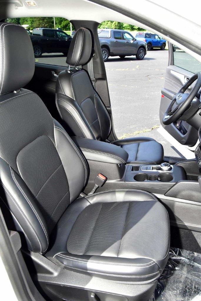 Certified 2023 Ford Escape Platinum AWD/4WD image 24