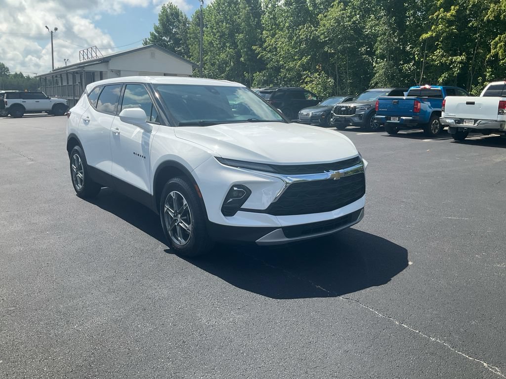 Used 2023 Chevrolet Blazer LT FWD image 3