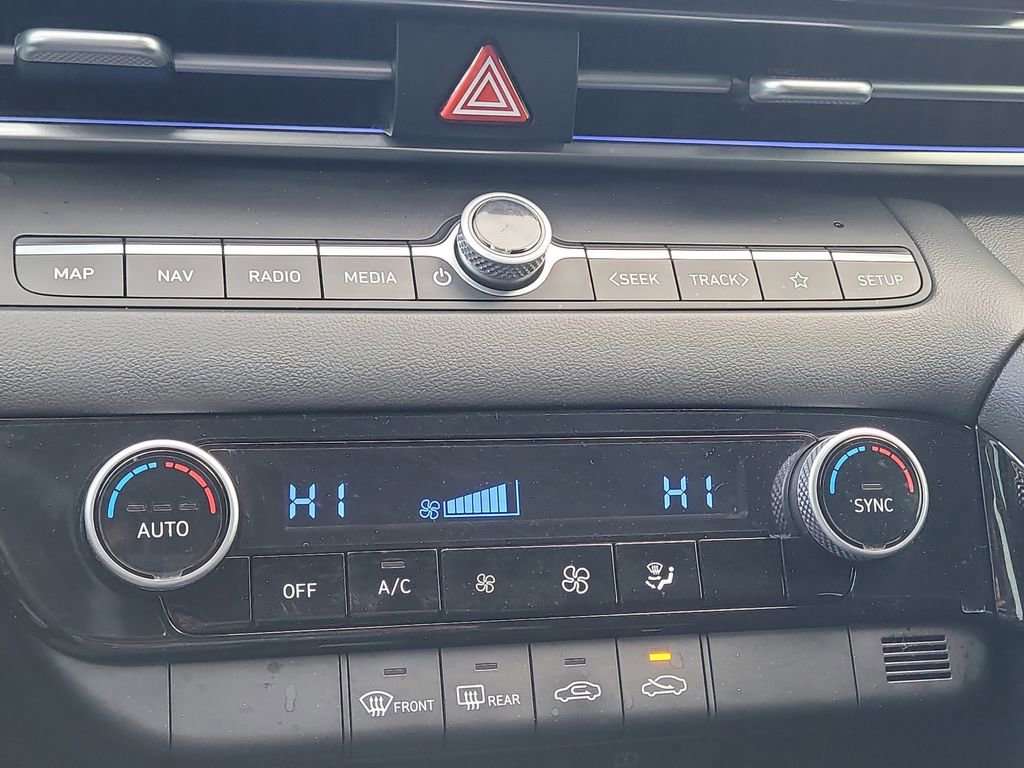 Used 2024 Hyundai Elantra Blue image 20