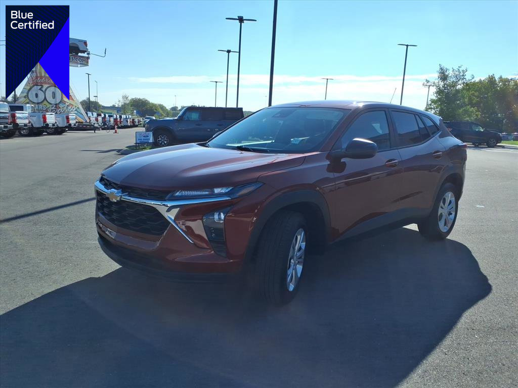 Used 2025 Chevrolet Trax LS image 1