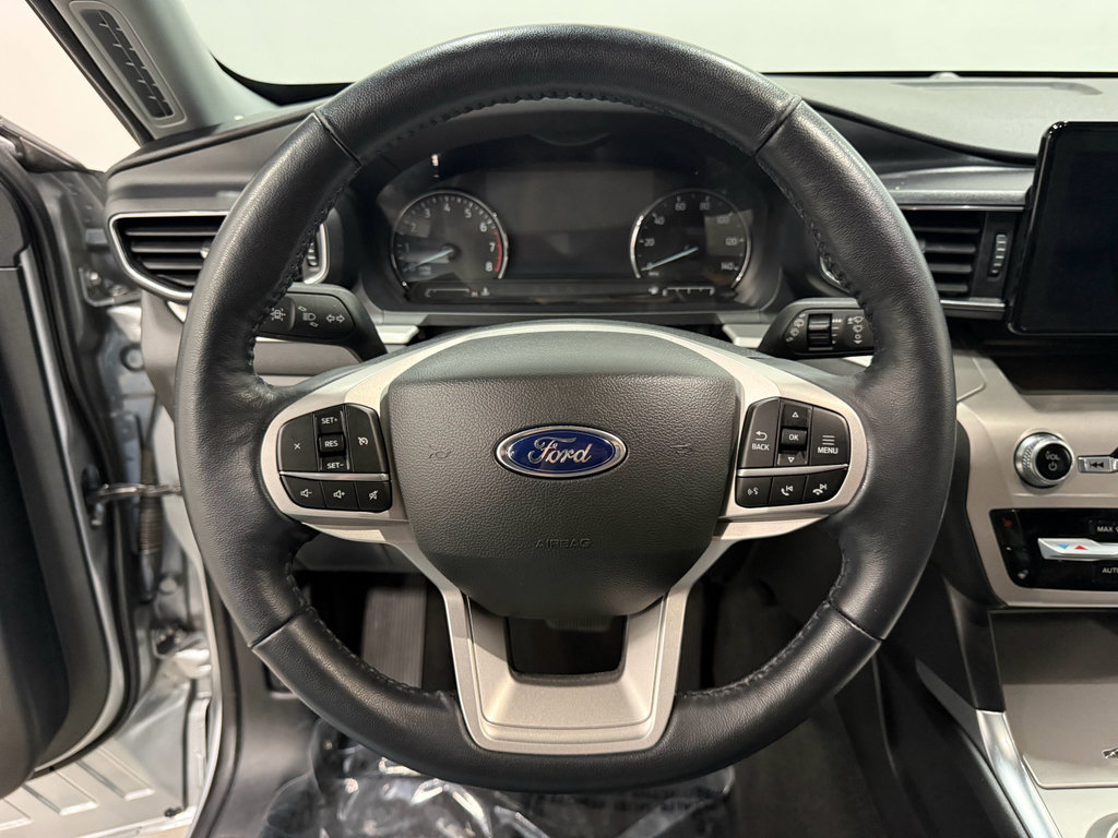 Certified 2022 Ford Explorer XLT w/ Equipment Group 202A image 17