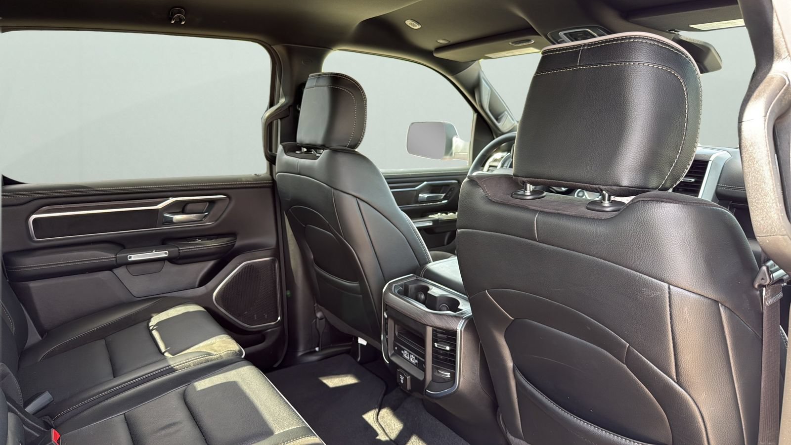Used 2025 RAM 1500 Laramie AWD/4WD image 29