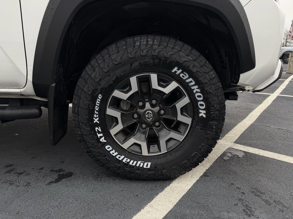 Used 2022 Toyota Tacoma TRD Off-Road image 32