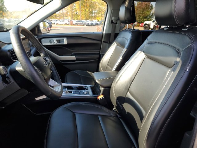 Certified 2023 Ford Explorer XLT w/ Equipment Group 202A AWD/4WD image 9