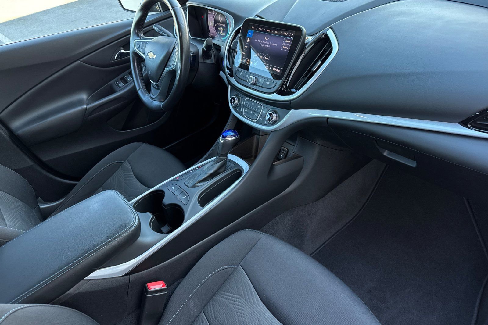 Used 2019 Chevrolet Volt LT w/ Comfort Package image 16