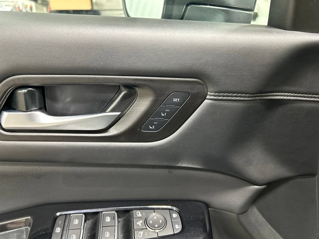 Used 2024 Nissan Pathfinder Platinum AWD/4WD image 16