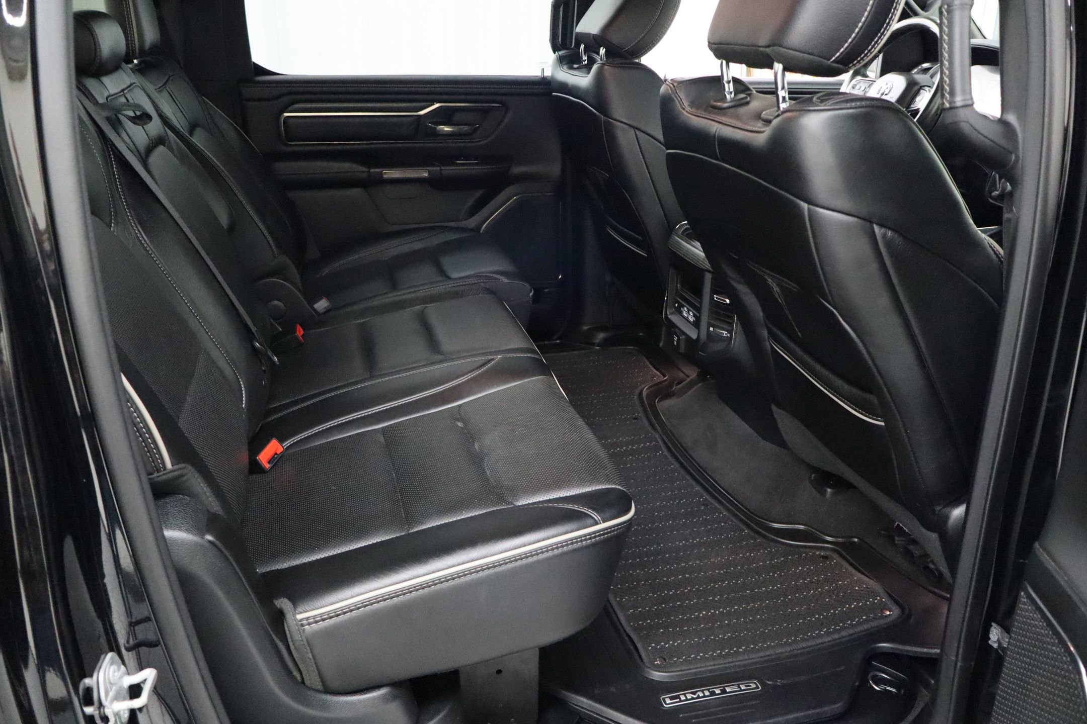 Used 2021 RAM 1500 Limited w/ Body Color Bumper Group image 34