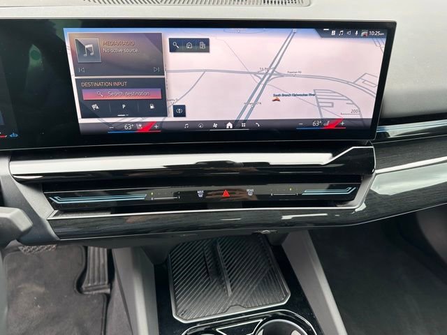 Used 2025 BMW 530i xDrive w/ Premium Package AWD/4WD image 21