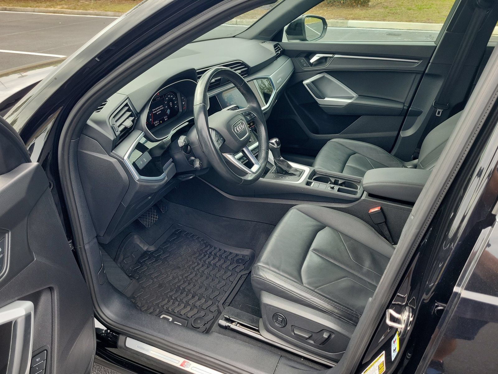 Used 2022 Audi Q3 2.0T Premium Plus w/ Premium Plus Package AWD/4WD image 19