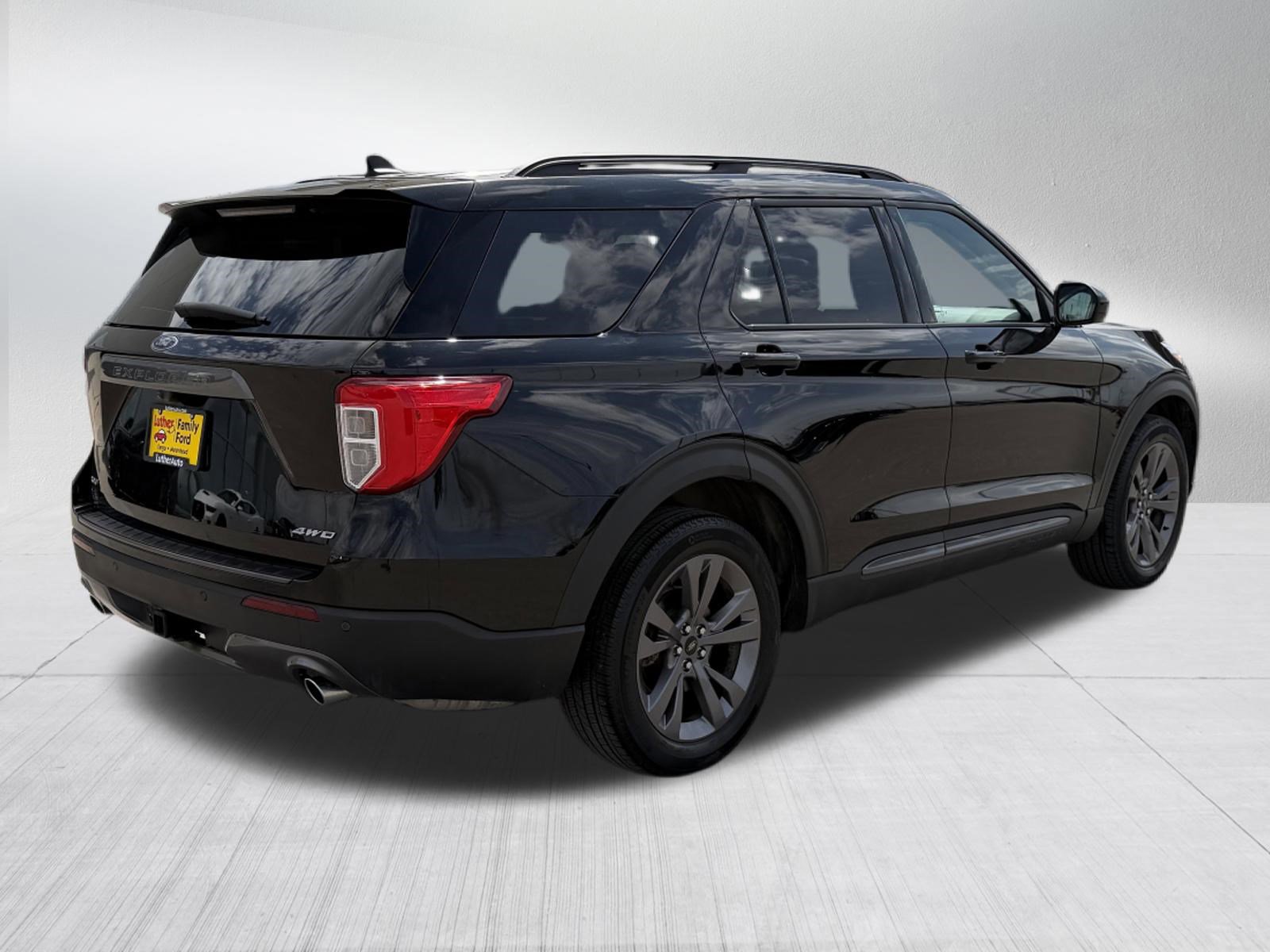 Certified 2023 Ford Explorer XLT w/ Equipment Group 202A AWD/4WD image 5
