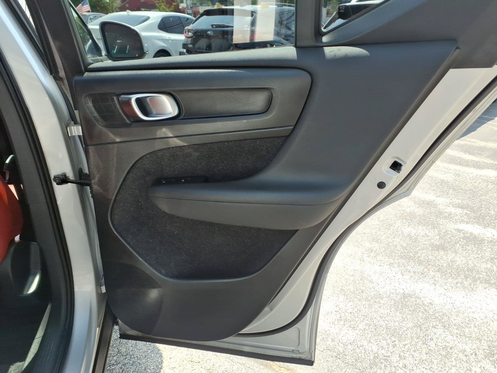 Used 2019 Volvo XC40 T5 Momentum AWD/4WD image 29