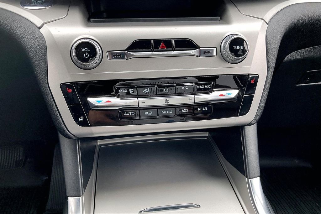 Certified 2022 Ford Explorer XLT w/ Equipment Group 202A image 33