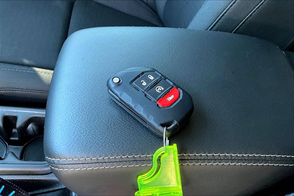 Used 2019 Jeep Wrangler Unlimited Sahara AWD/4WD image 38