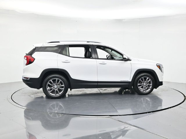 Used 2023 GMC Terrain SLT FWD image 2