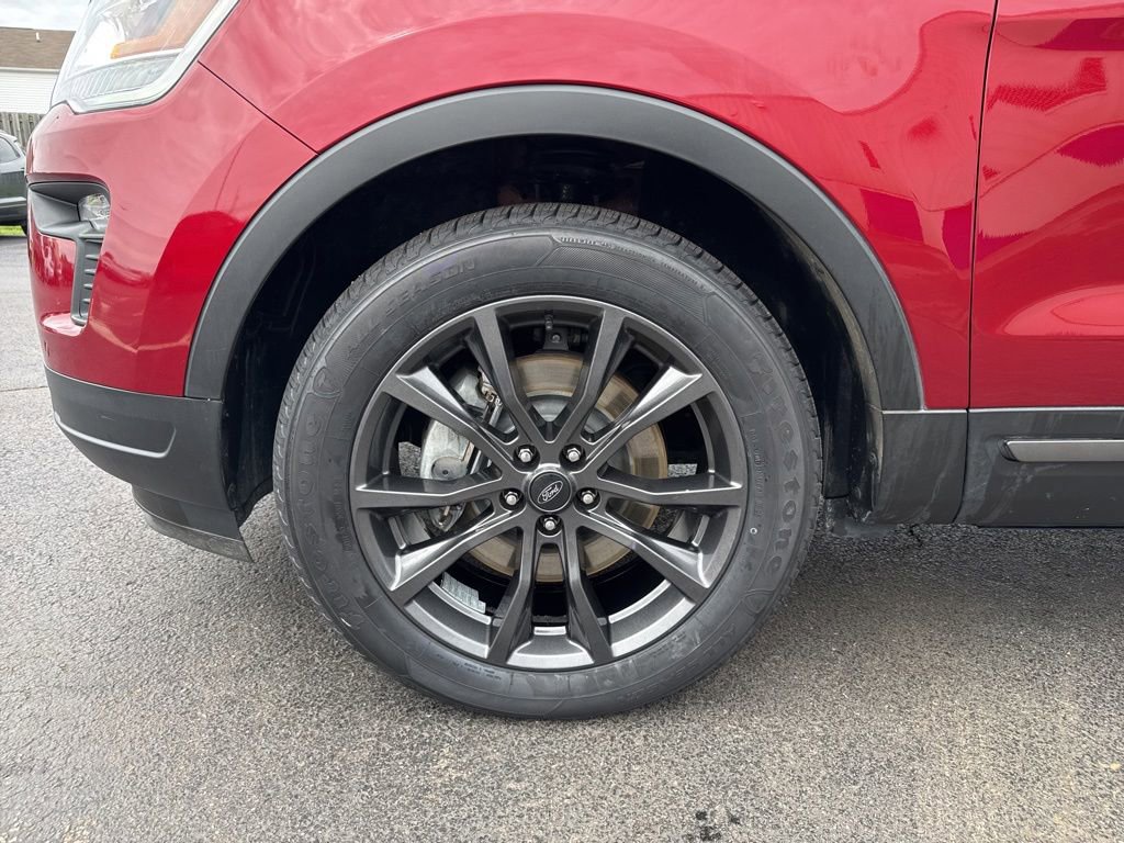 Certified 2019 Ford Explorer XLT w/ Equipment Group 202A AWD/4WD image 44