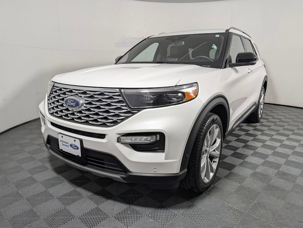 Certified 2023 Ford Explorer Platinum w/ Technology Package AWD/4WD image 4