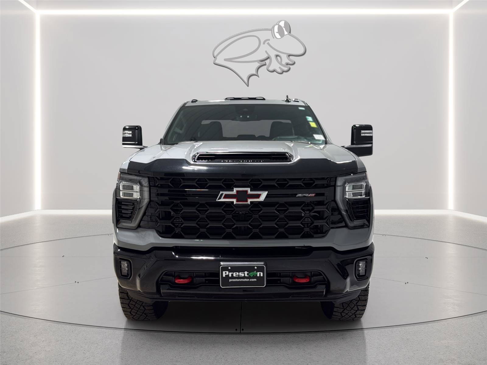 Used 2024 Chevrolet Silverado 2500 ZR2 w/ Technology Package AWD/4WD image 2