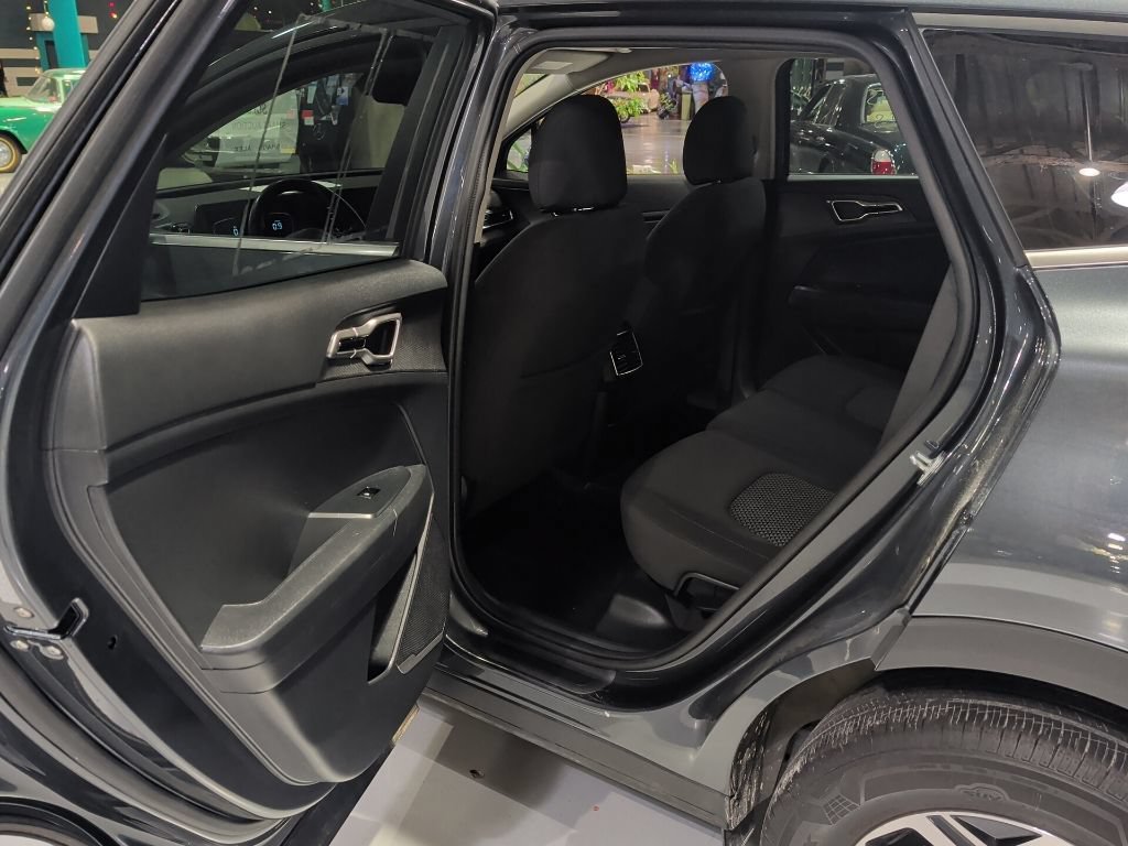 Used 2023 Kia Sportage LX AWD/4WD image 16