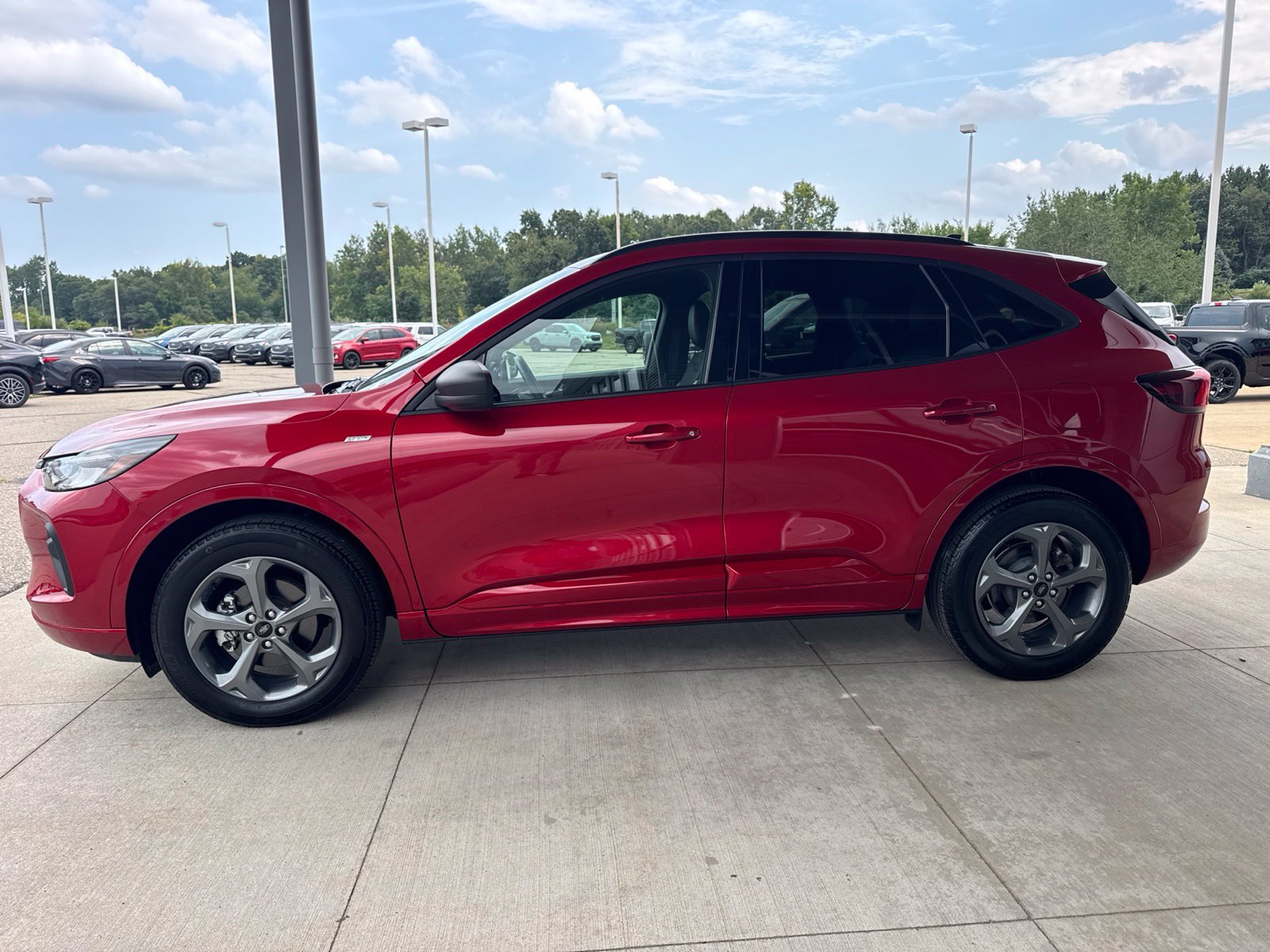 Certified 2024 Ford Escape ST-Line w/ Tech Pack #1 AWD/4WD image 4