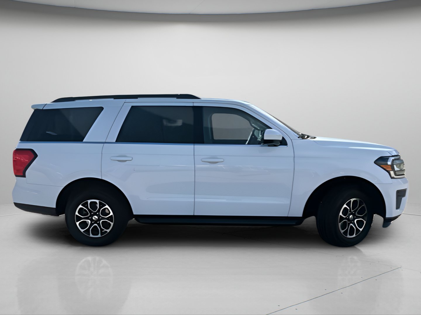 Certified 2024 Ford Expedition XLT AWD/4WD image 4