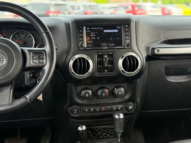 Used 2018 Jeep Wrangler Unlimited Sahara AWD/4WD image 18